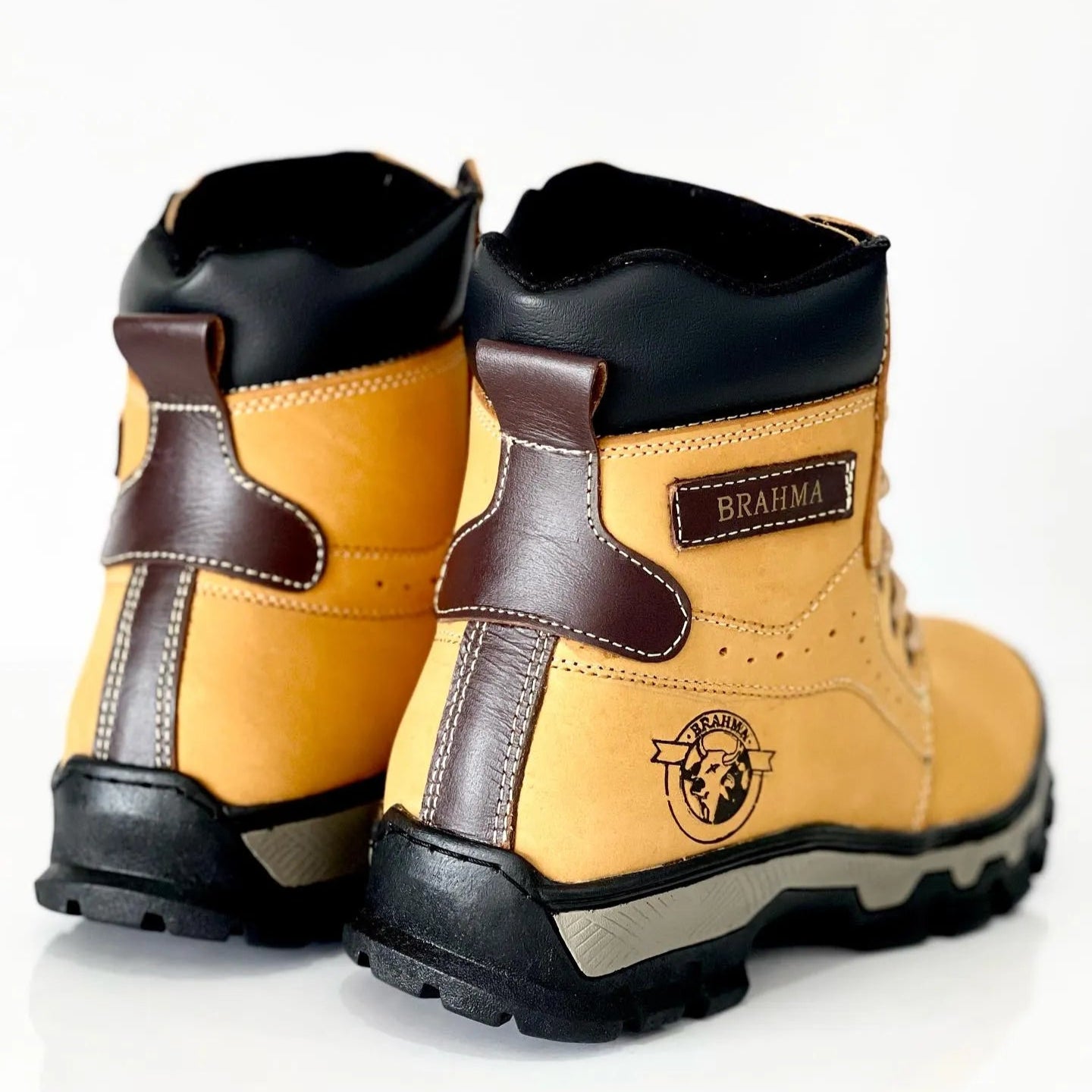 Botas Leather 2.0: Fuerza y Estilo en Cada Paso
